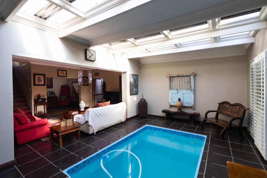 6 Bedroom Property for Sale in Sandbaai Western Cape